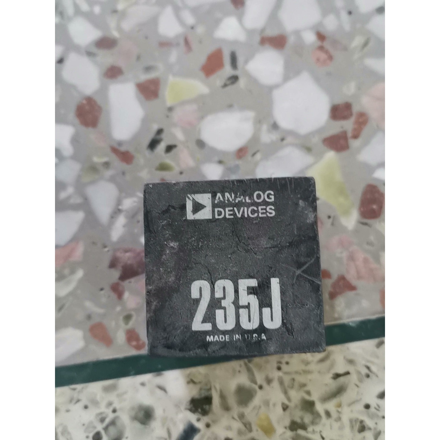 AD235J.AD261J