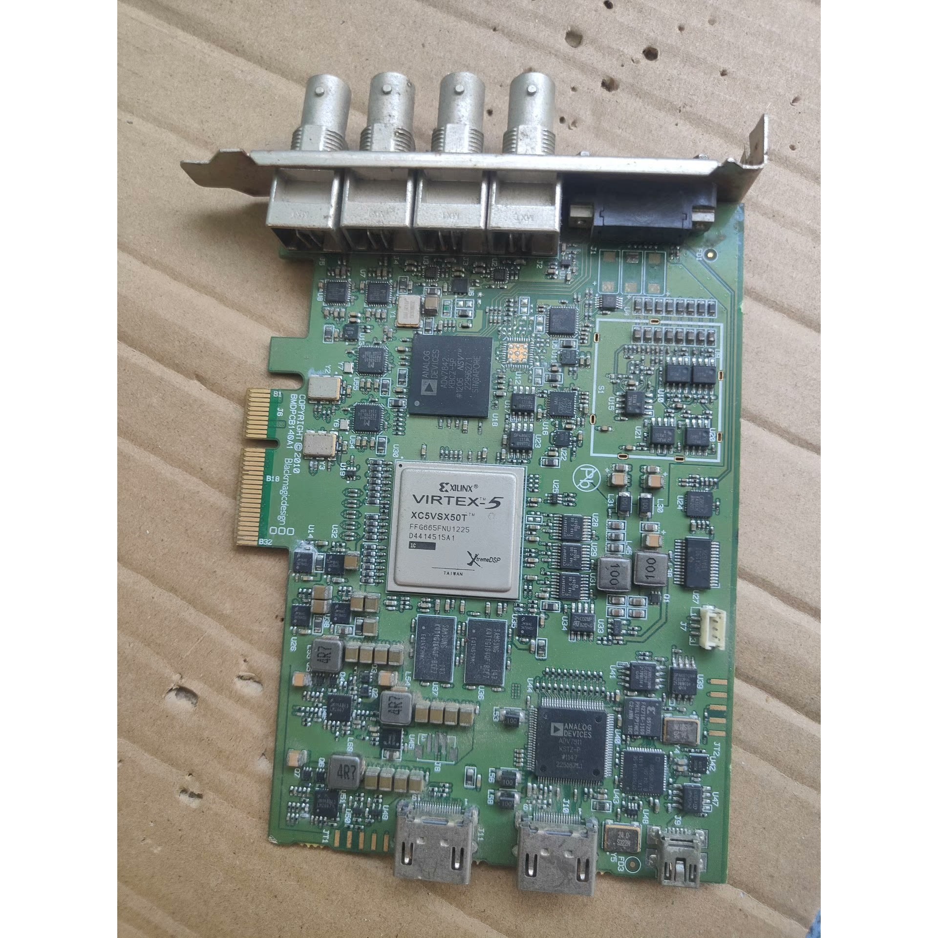 出一块高清采集卡,内置Xilinx Virtex-5 XC5