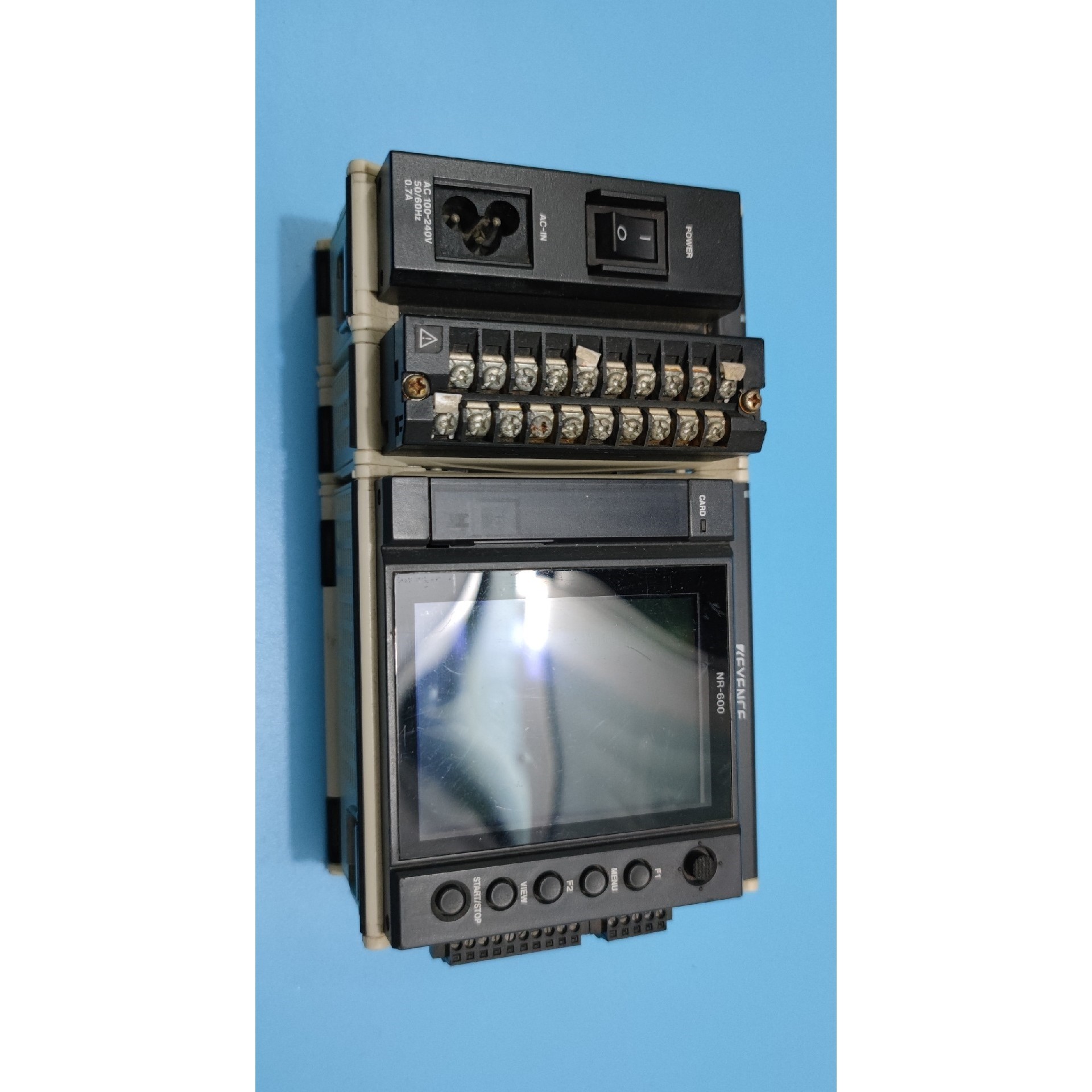 基恩士数据采集器 NR-600 实物如图