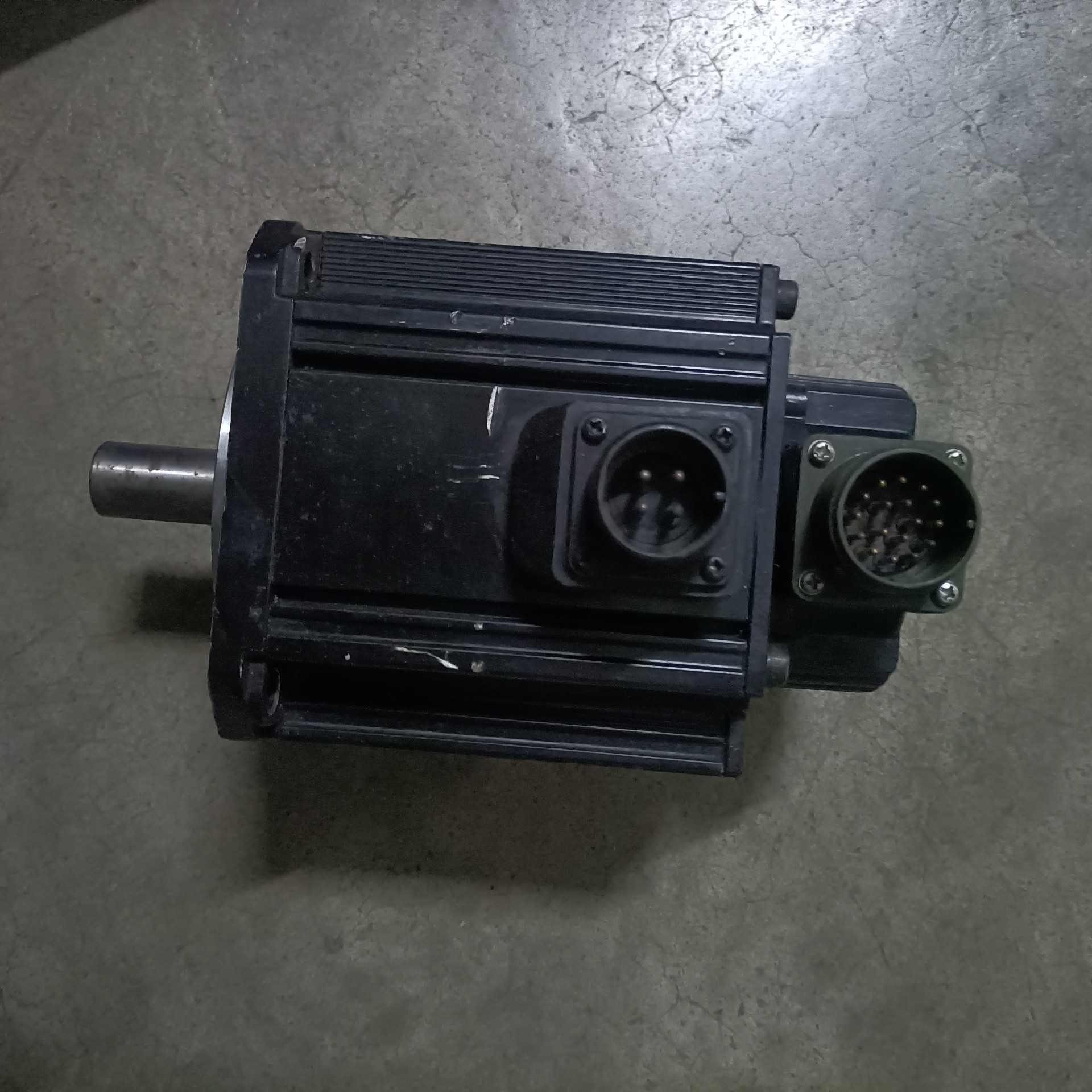 富士伺服电机GYG152CC2-T2G,1.5KW,实物拍摄
