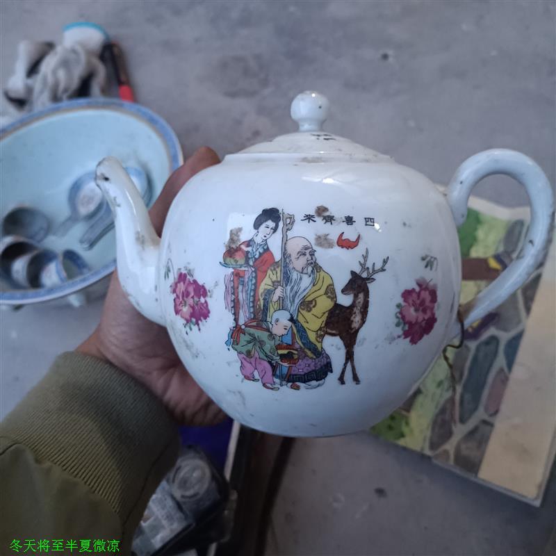 民国茶壶一把.有磕有残.东西少见.老寿星,有题词有落款!卖个