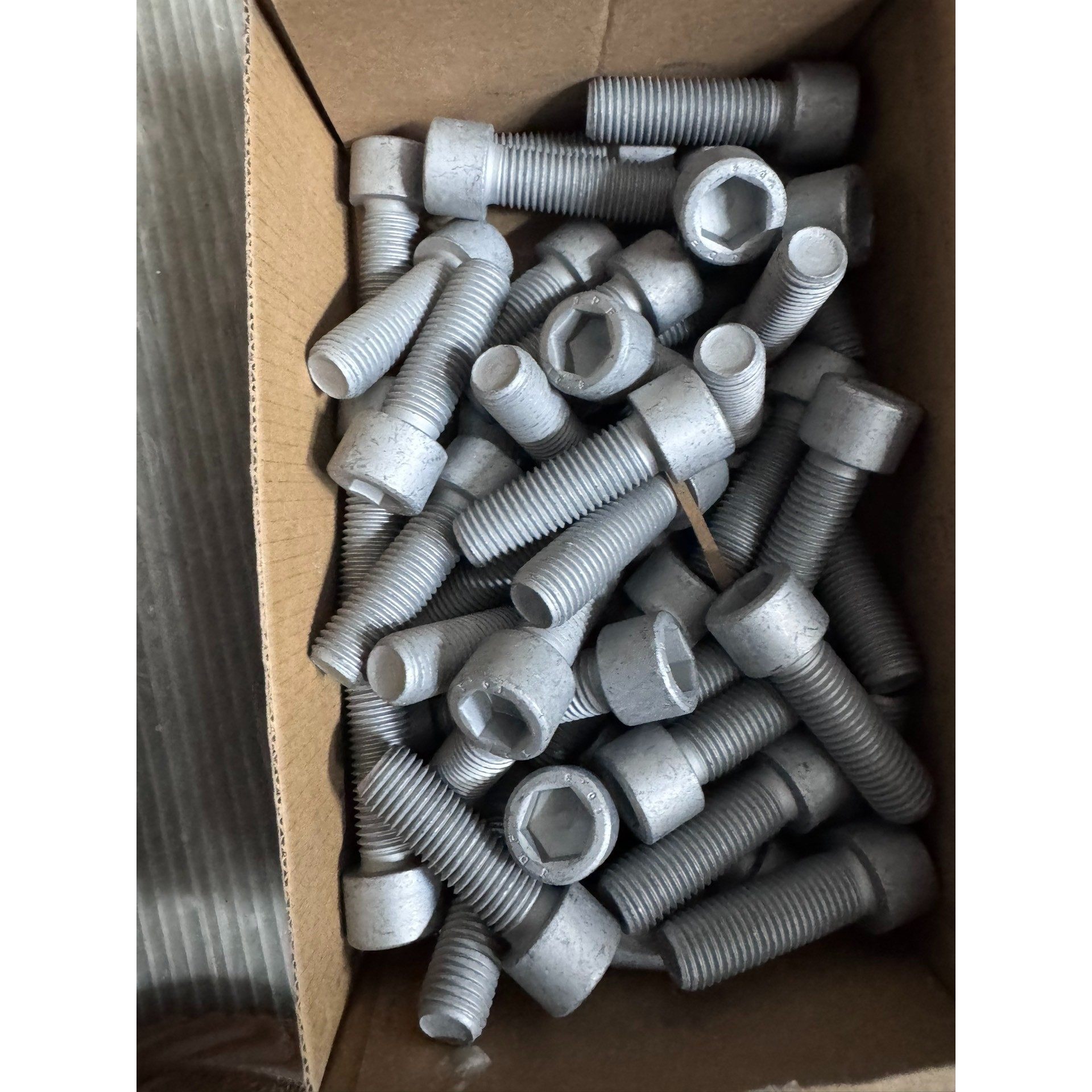 出售全新内六角螺栓,型号ISO 4762 10.9,规格M1