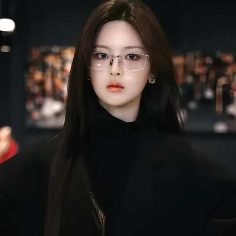 2025新款方框眼镜女士近视度数防蓝光超轻半钛素颜镜架清冷高级感