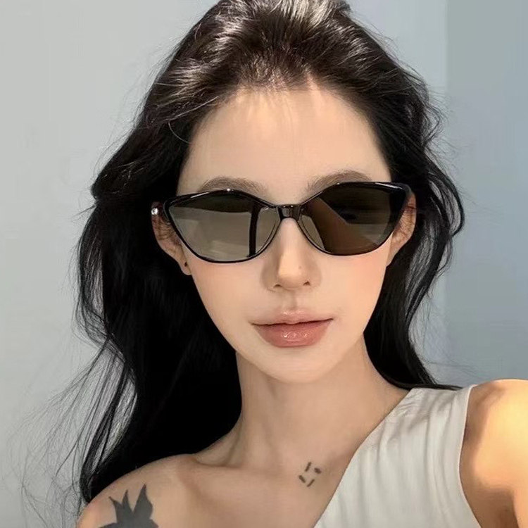 2025新款复古猫眼黑色墨镜女