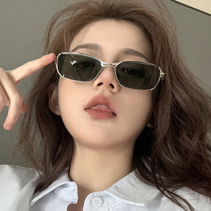 方形复古可以配近视欧美风