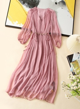 100%顺纡桑蚕丝茶歇法式jue美v领连衣裙女夏海边度假风收腰中长裙