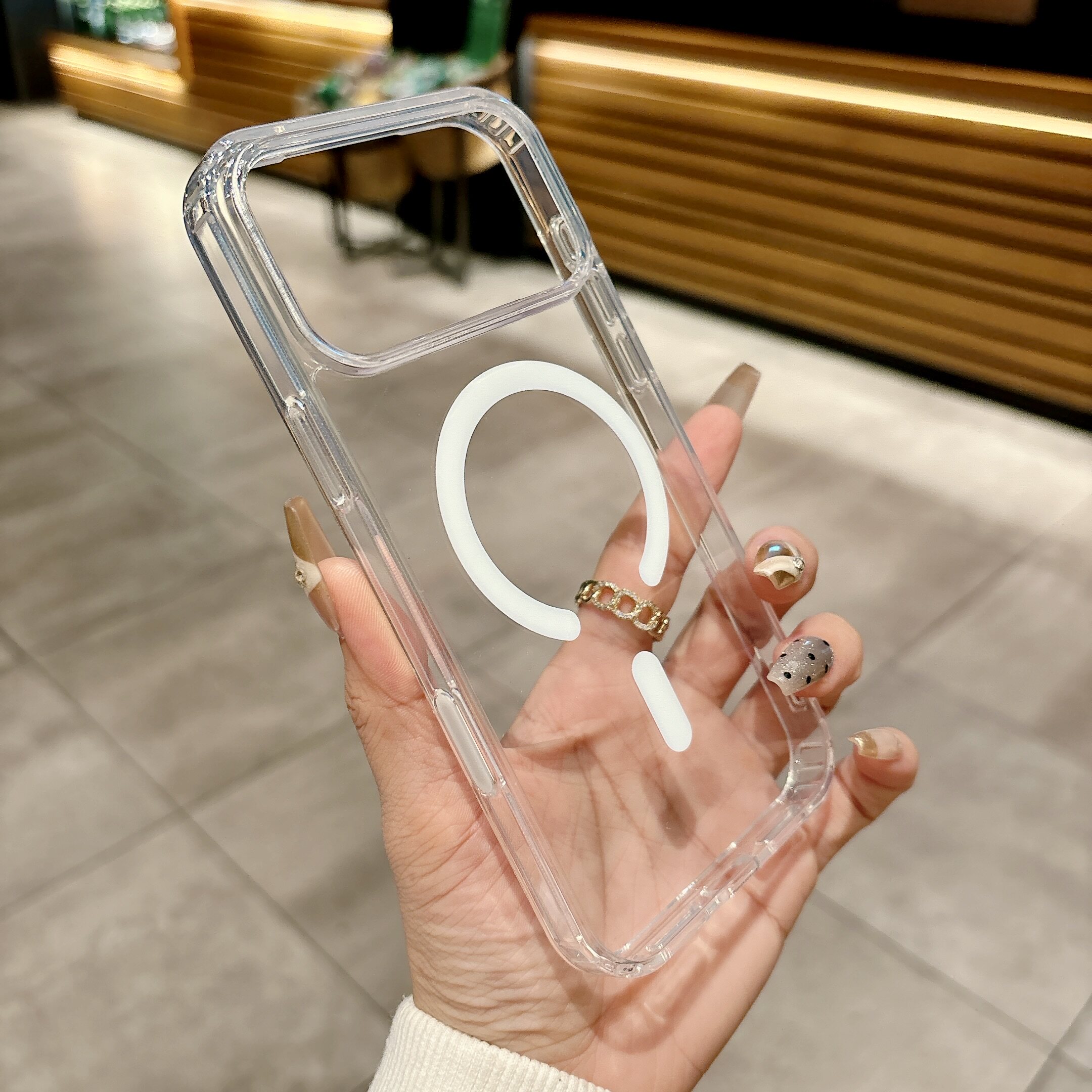 iPhone17亚克力磁吸透明手机壳