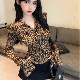 复古辣妹慵懒风高级豹纹开叉长袖 女秋 上衣时髦洋气性感V领打底衫
