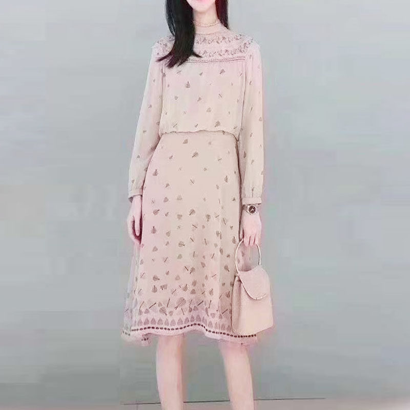 特莱维格娜丝2024春秋新款印花法式小众减龄洋气女森系中长连衣裙