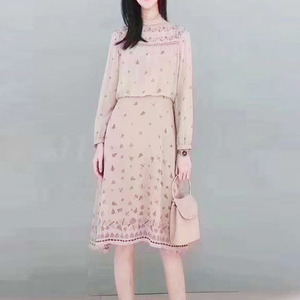 特莱维格2024春秋新款印花法式小众减龄洋气女森系中长连衣裙