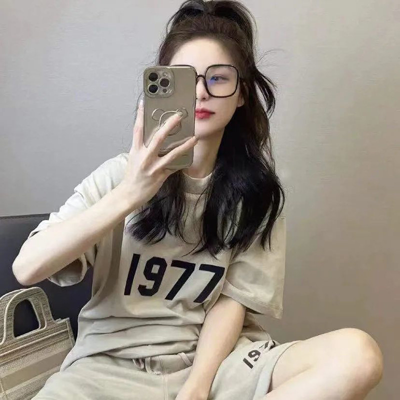 2024 새로운 여름 편지 인쇄 1977 여학생을위한 반팔 정장 느슨한 한국 하이 스트리트 간단한 티셔츠 트렌드