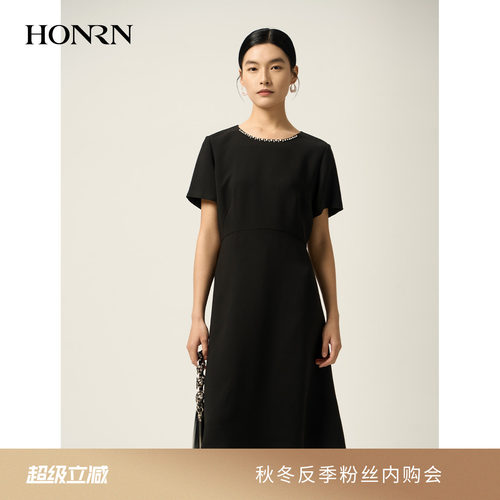 HONRN/红人圆领钉珠收腰小黑裙