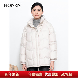 HK59YR032 冬季 HONRN 红人连帽立领抽绳收腰白鸭绒羽绒服外套女款
