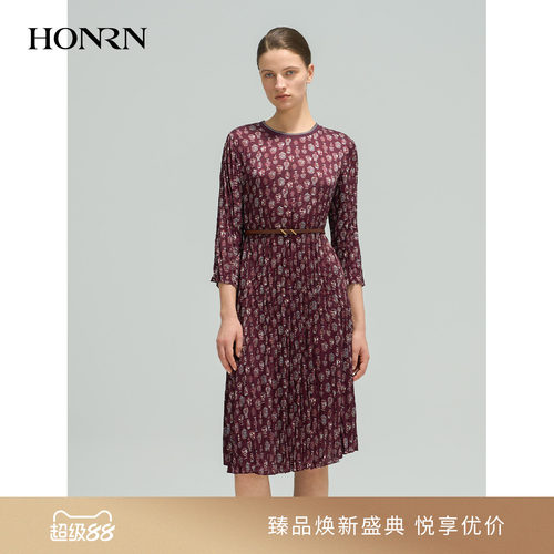红人酒红复古印花收腰压褶连衣裙