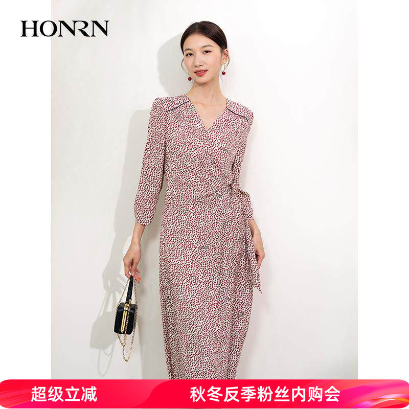 HONRN/红人V领收腰显瘦连衣裙