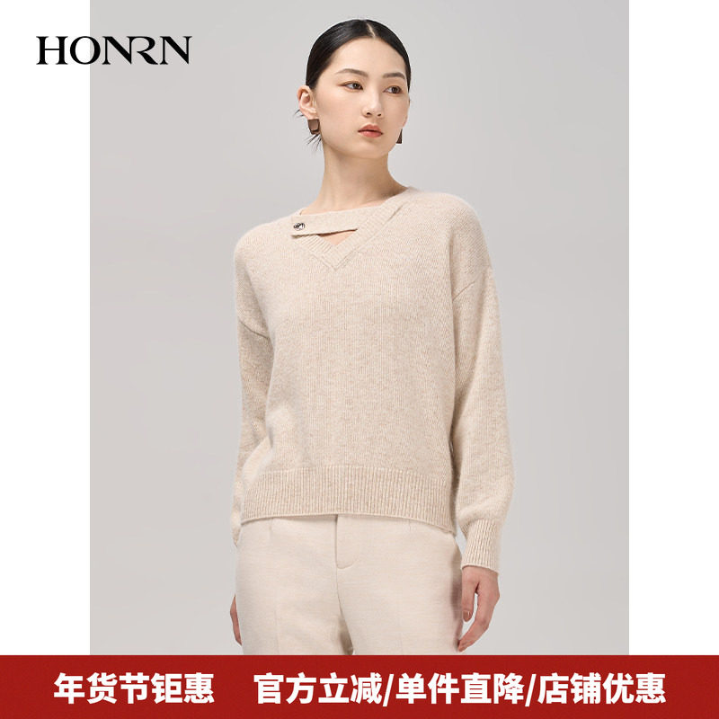 HONRN/红人秋季米白色宽松显瘦v领套头毛衣针织衫上衣女HI39OM009