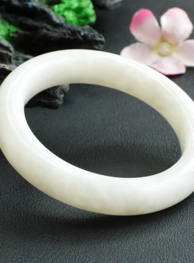 高档和田玉手镯白玉正圈镯子天然玉石正品首饰气质搭配素圈