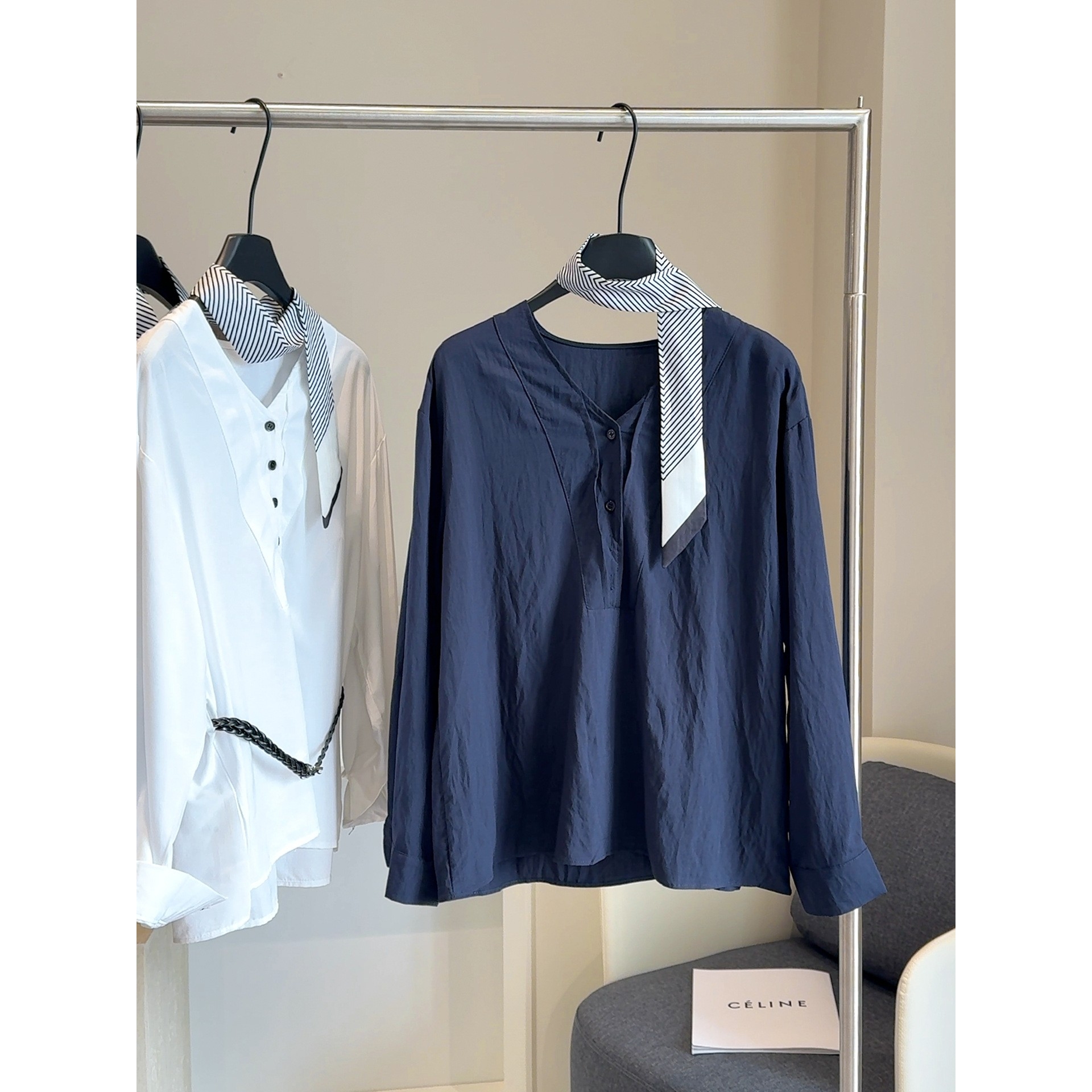 法式高级感v领衬衫女2025早秋新款长袖宽松显瘦衬衣~配腰带丝b207