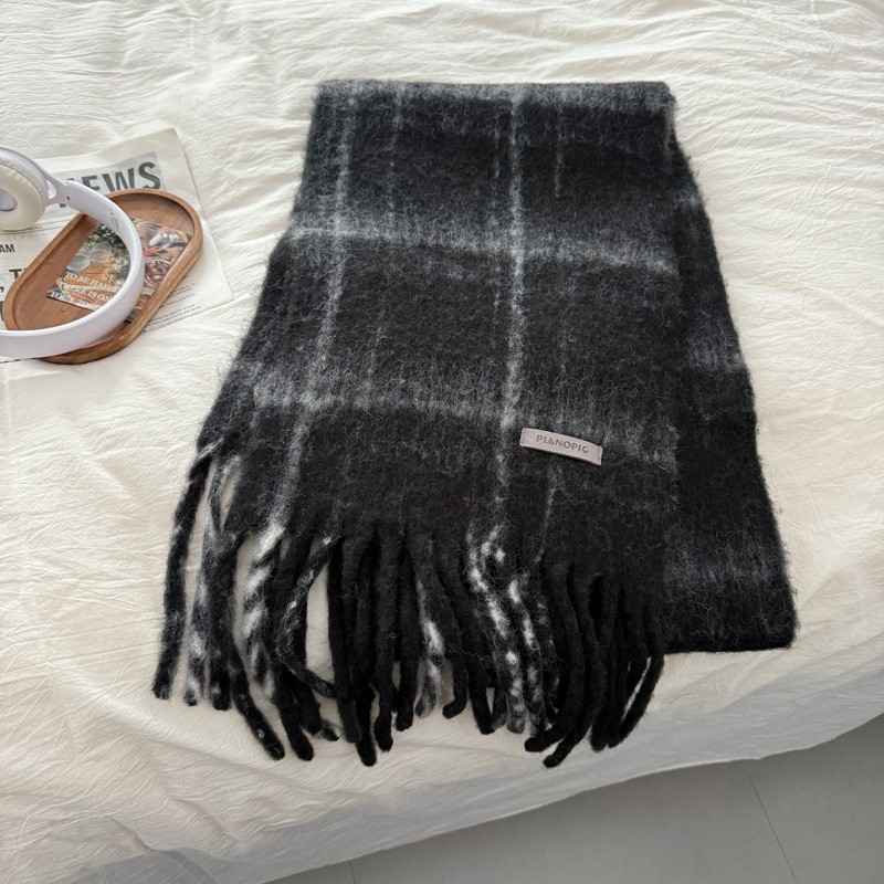 新款含20%羊毛藏青色格子英伦复古围巾女秋冬保暖流苏披肩厚SD83