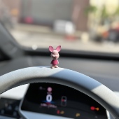 小猪皮杰汽车中控台摆件可爱卡通公仔车载摆设车内装 饰玩具