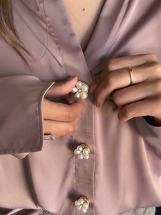 Ins博主同款法式复古衬衫花瓣水晶纽扣袖扣领扣装饰