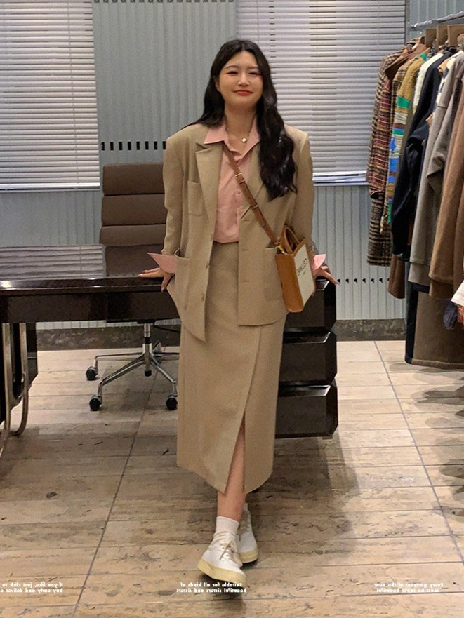大码女装春季新款韩版西装套装胖mm休闲显瘦西服半身裙衬衫三件套