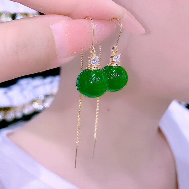 撤柜高级感绿色猫眼石球球耳线耳坠女新款潮小众设计气质时尚长款