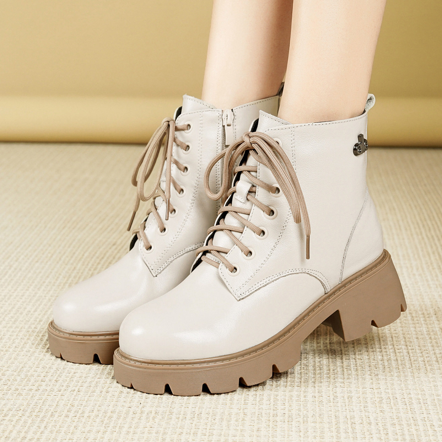 撤柜白色马丁靴女款真皮棉鞋冬季加绒厚底女鞋加厚羊毛雪地靴女士