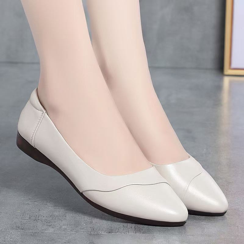 日本妈妈鞋中年女士皮鞋平底牛筋底软底防滑大码软皮女鞋中老年人
