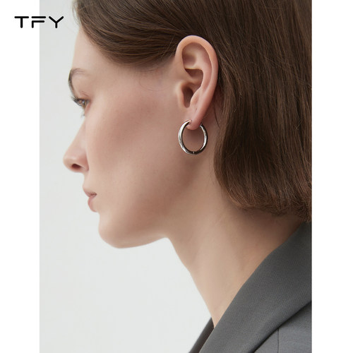 银色素圈耳环女高级感圆圈耳钉