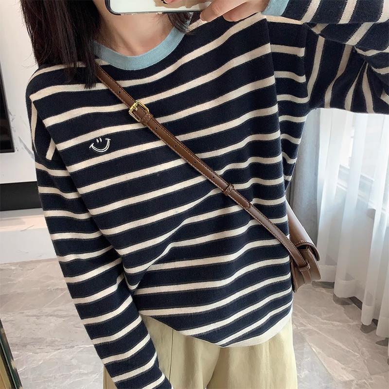 撞色黑蓝条纹笑脸套头毛衣女秋季毛衣