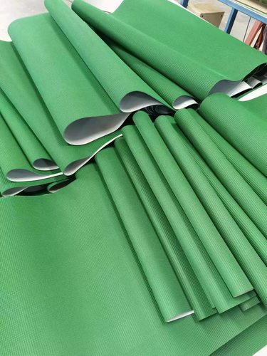 防滑耐磨爬坡提升输送带