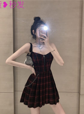 原创 暗黑摇滚甜心红黑格子吊带裙百褶裙少女辣妹连衣裙ins
