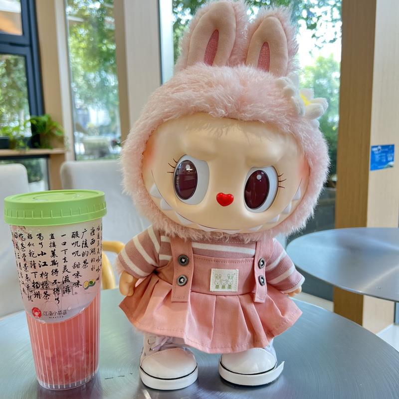 POPMART泡泡玛特labubu春天野夏日拉布布大号搪胶毛绒公仔休闲装