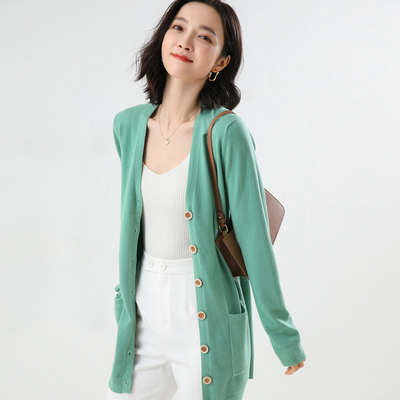 秋季中款薄款v领v羊打底