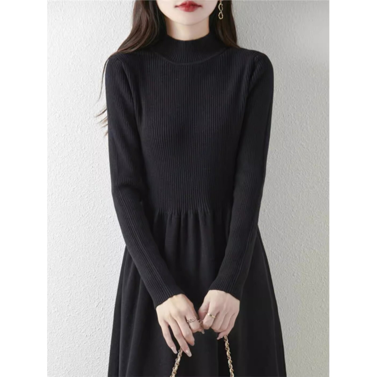 法式设计感配大衣针织连衣裙女2025冬季新款赫本风半高领毛衣长裙