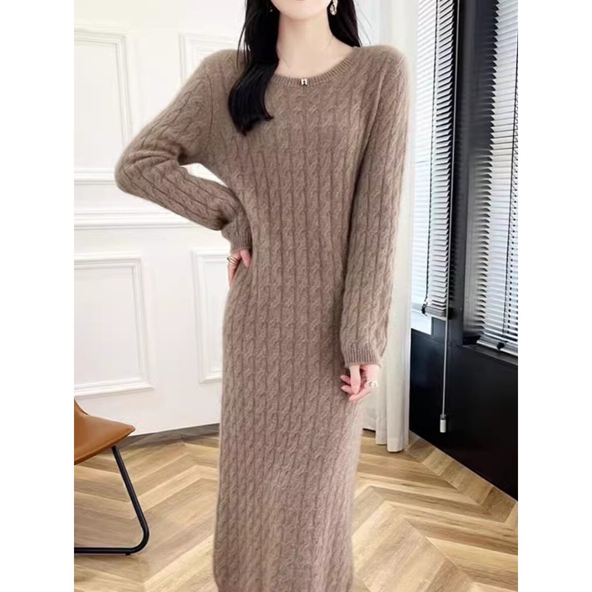 2025秋冬新款羊毛连衣裙女圆领中长款麻花宽松百搭时尚过膝羊绒裙