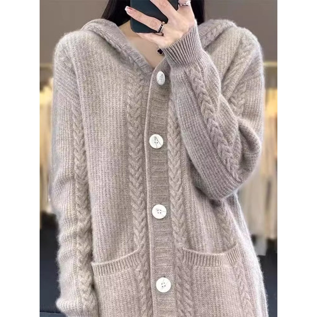 2025冬季新款连帽加厚针织羊绒衫女宽松减龄麻花中长开衫毛衣外套