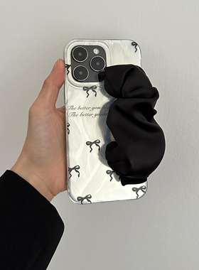 黑蝴蝶结适用苹果15手机壳iPhone14promax腕带12新款11华为mate60荣耀90小众羽纱vivox100小米13防摔oppok70