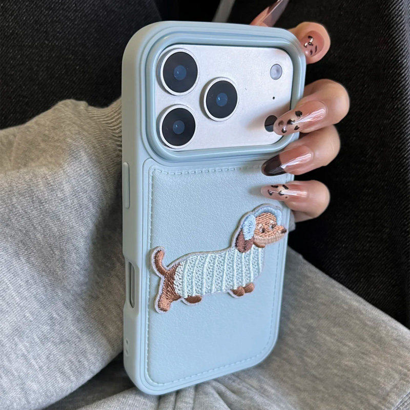 刺绣音乐狗公仔适用苹果16promax手机壳iPhone15卡通