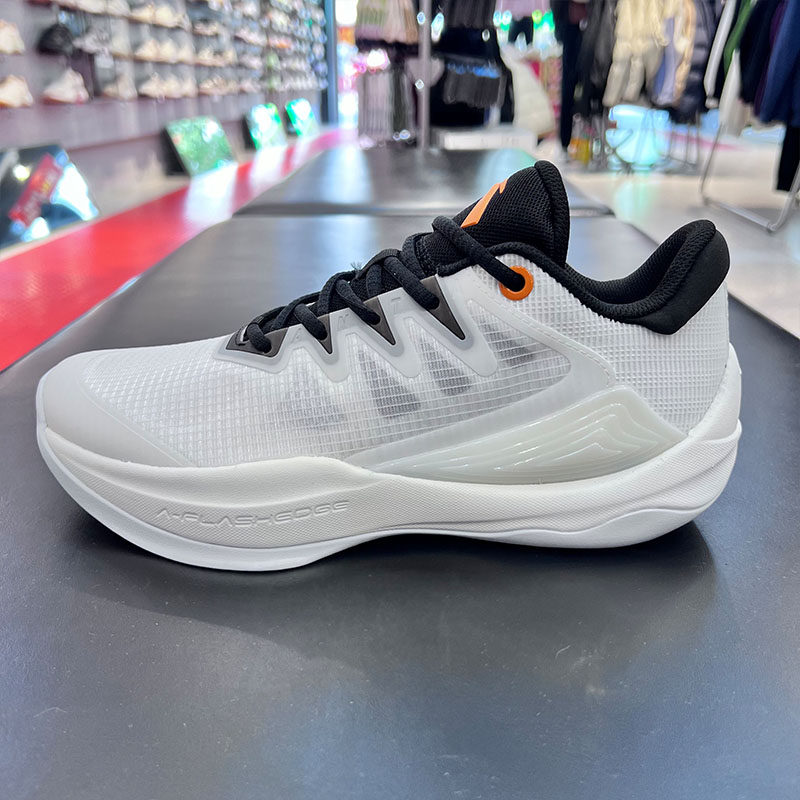 安踏见山2.5丨篮球鞋男轻便透气专业战靴实战防侧翻耐磨112521604