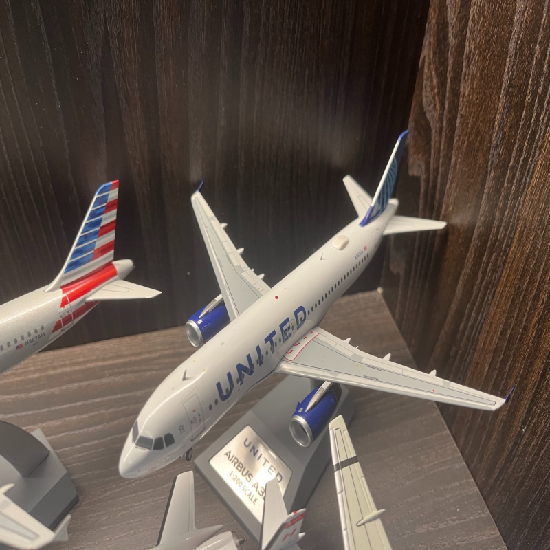 Inflight美国联合航空（美联航）空客A320客机，比例1:200。仅摆