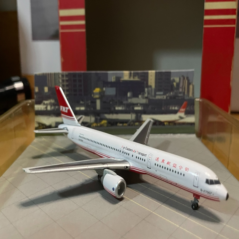 dw1/400远东航空757-200客机模型,飞机馆官版特别限量版,带展
