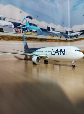 JCwings1：200智利航空波音767-300ER模型起落架不可拆卸，有一