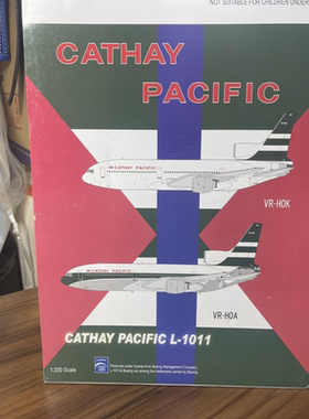 出Cathay Pacific的合金飞机模型，主色调为红白绿三色相间，型