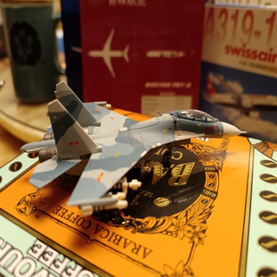 herpa200 SU-27UB越南空军这是亲戚的一款军机模型越南空军的SU-2