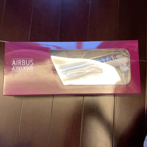 卡塔尔航空1/200空客A350-XWB官方模型。卡塔尔Al Safwa头等舱休
