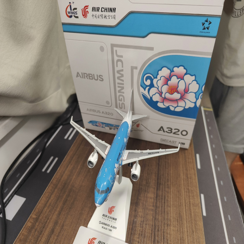 限量版合金1:200客机模型国际航空A320/B737梦幻蓝牡丹号涂装