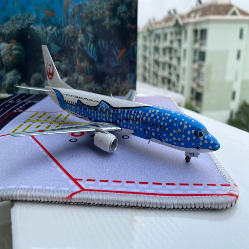 1/200 绝版日本越洋航空公司波音737-400 蓝鲸说明：本人所出模