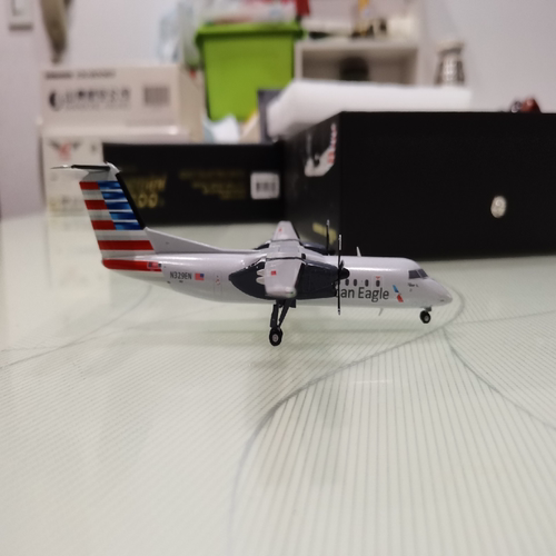 GJ200  美国航空DASH-8-300目测无瑕，一切以照片确认为准，注册